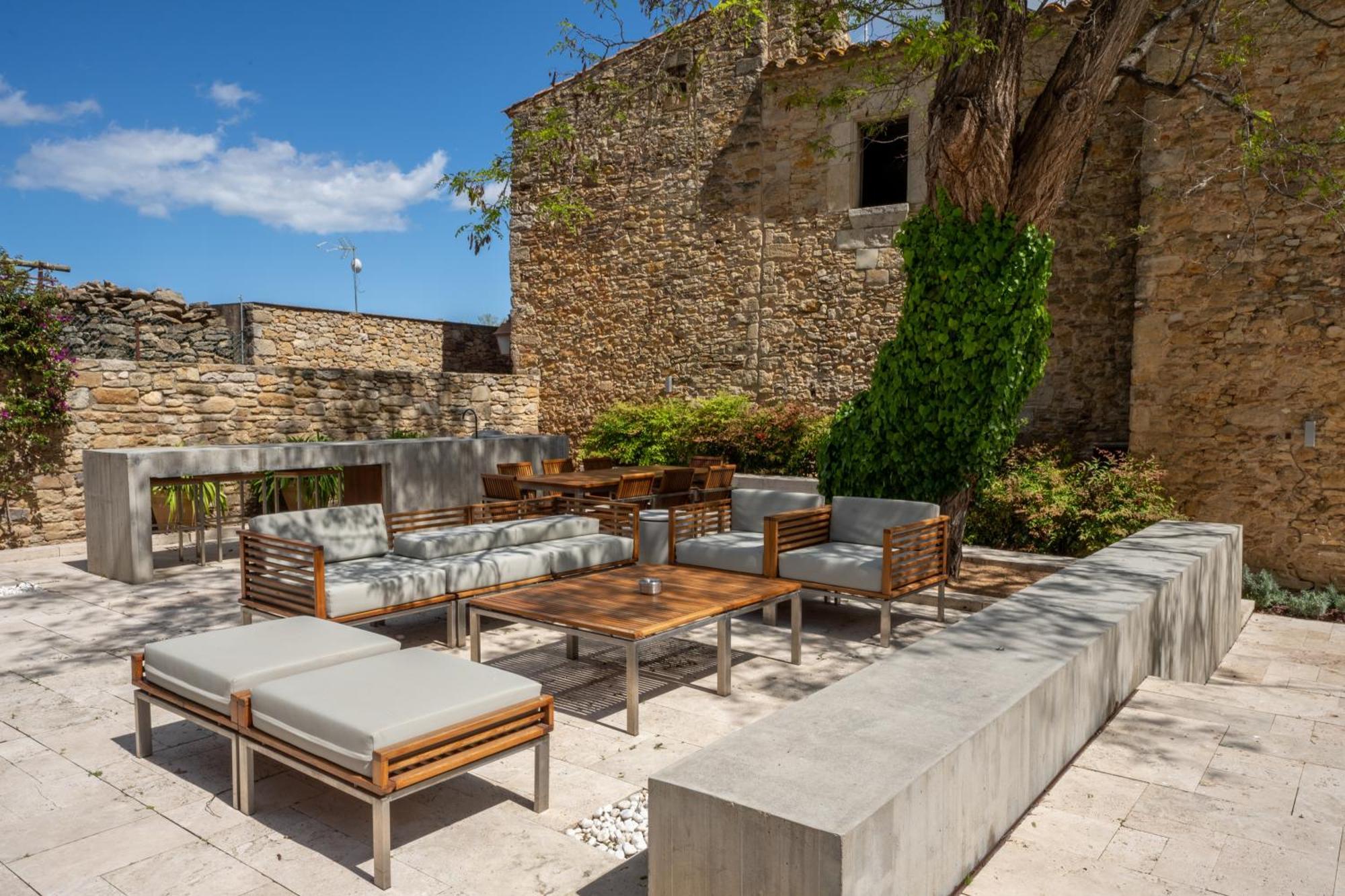 Deco - Casa Castell De Peratallada Exterior photo